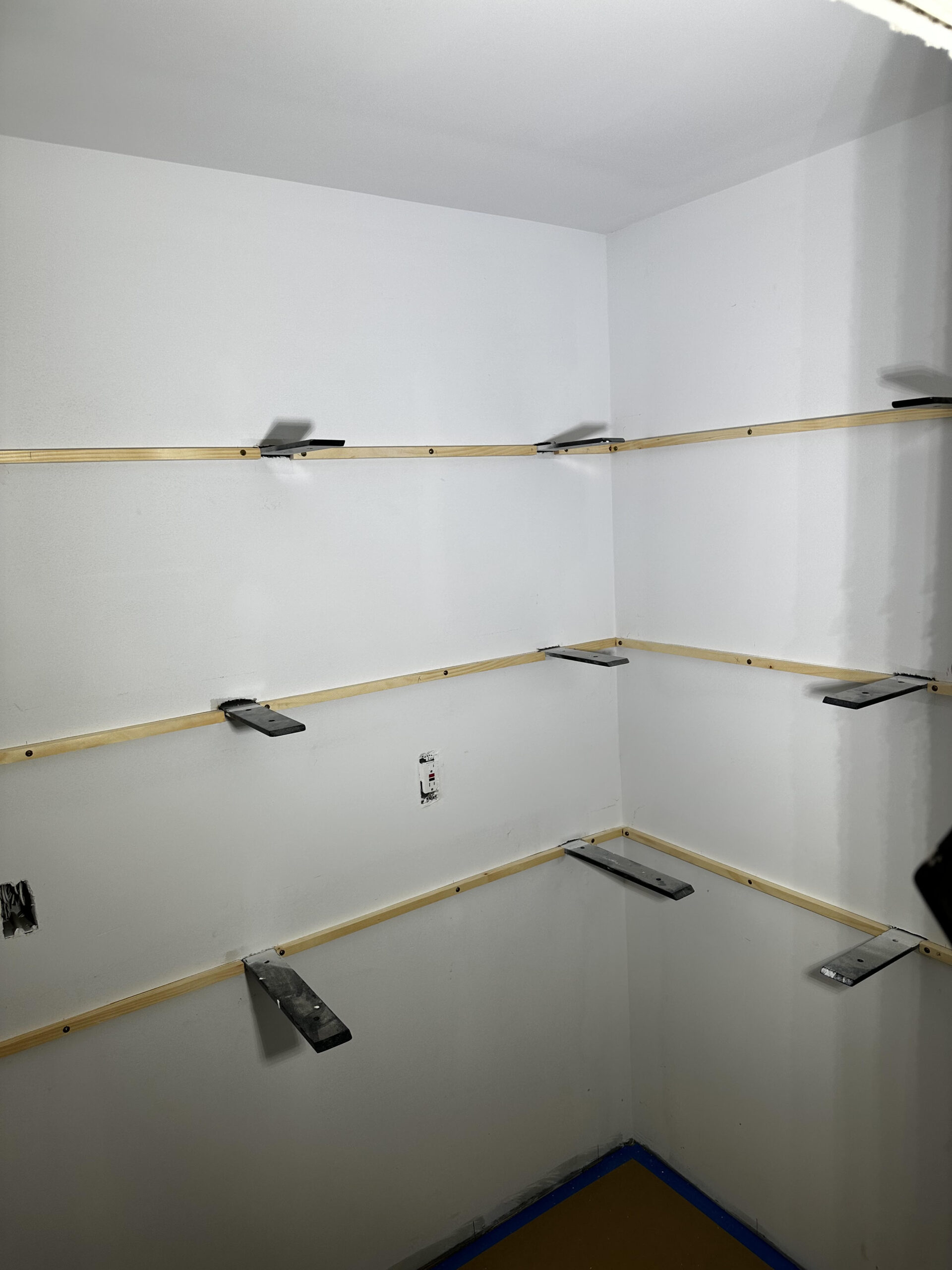 Wall Mounted Shelving Unit Modular Shelving System With 4 Solid Wood Shelves  and Heavy Duty Shelf Brackets 