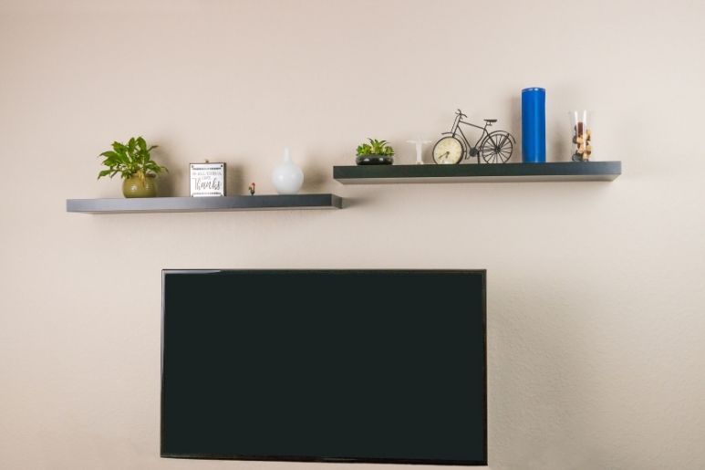 Tips for Styling Floating Shelves in Your Living Room